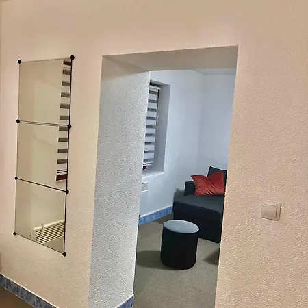 Apartment Cobras *